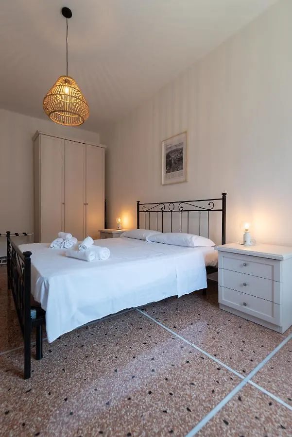Montanari Home Zona Il S. Orsola Bologna 0*,  Italy